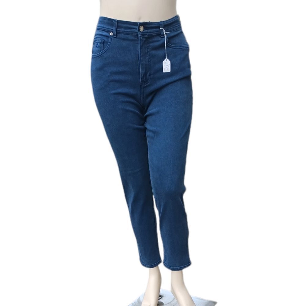 102520...Gloria Vanderbilt Straight leg Size 14