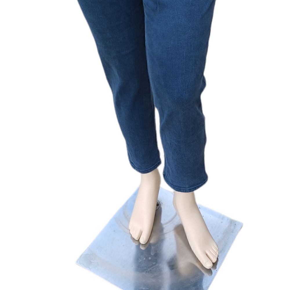 102520...Gloria Vanderbilt Straight leg Size 14