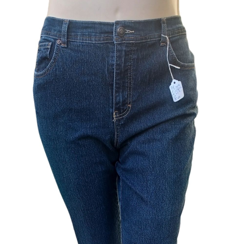 103919...Gloria Vanderbilt Straight Jeans Size 14