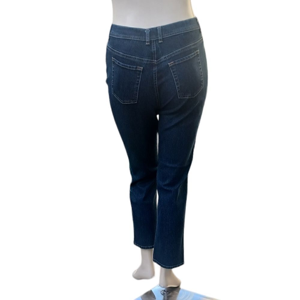 103919...Gloria Vanderbilt Straight Jeans Size 14