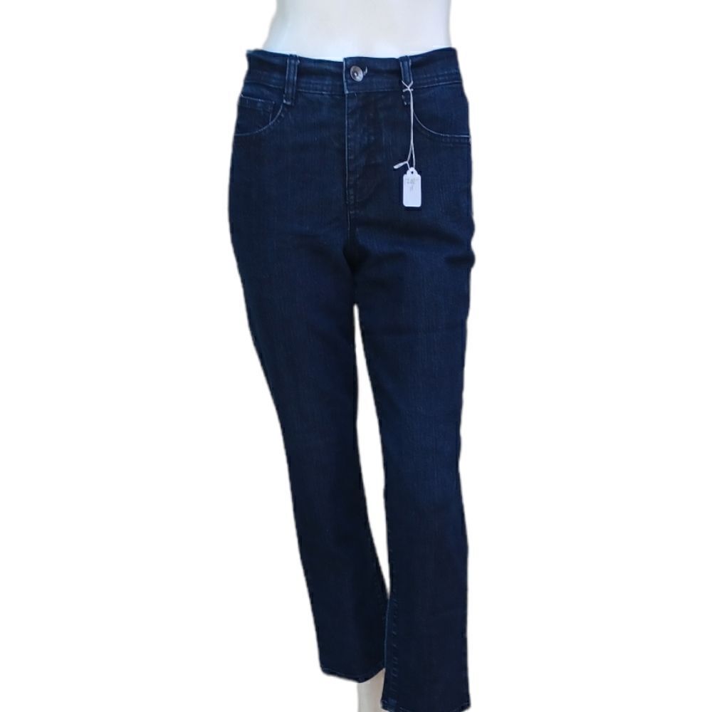 120011...Style & Co. Straight leg Jeans Size 4, W26" 26"Inseam 10"Rise