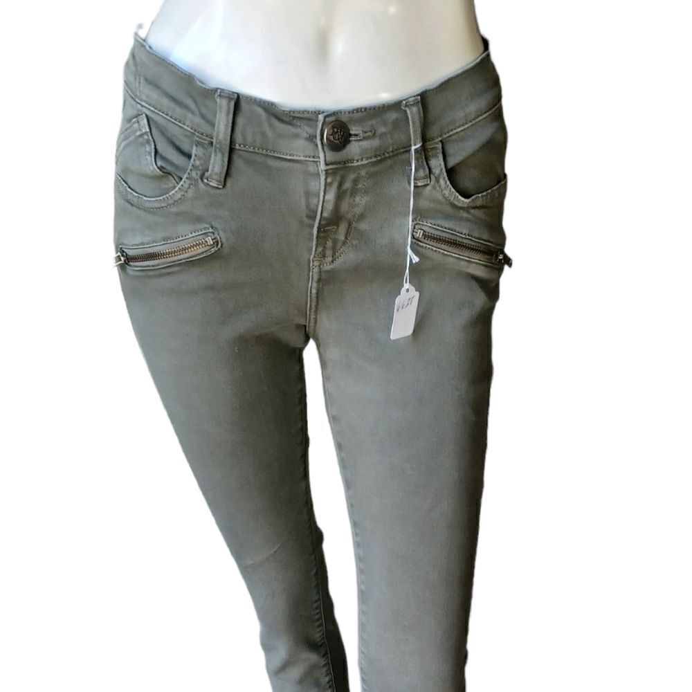 662820....Rock and Republic Skinny Jeans Size 4M, W26" 27"Inseam  8"Rise