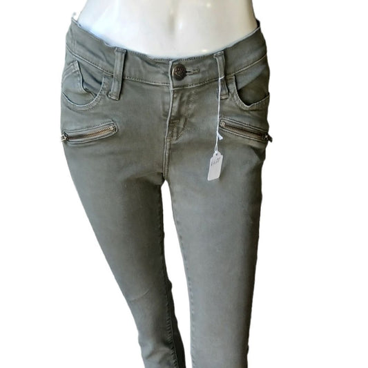 662820....Rock and Republic Skinny Jeans Size 4M, W26" 27"Inseam  8"Rise