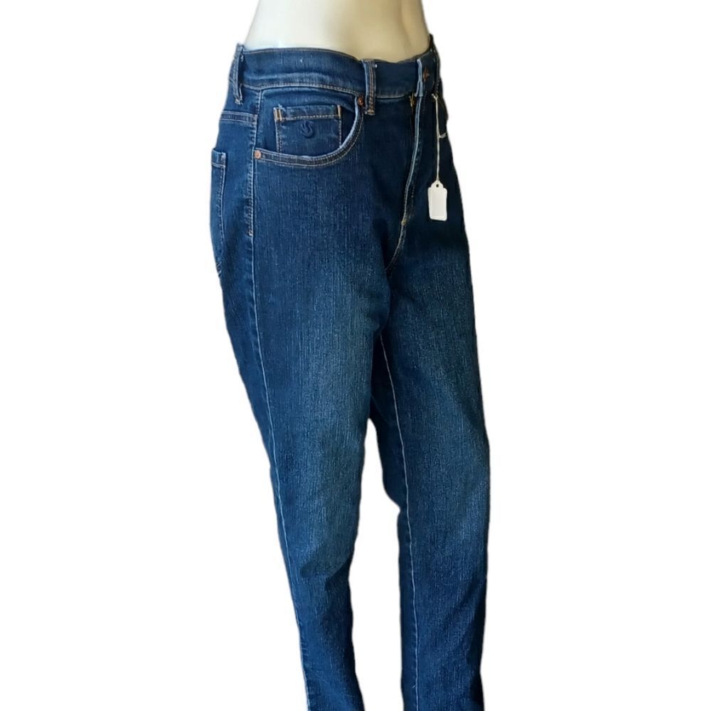 680724....Gloria Vanderbilt Straight Leg Jeans Size 6, W28" 29"Inseam 10"Rise