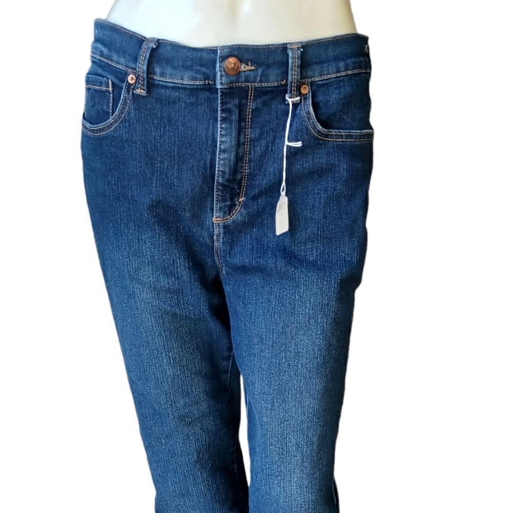 680724....Gloria Vanderbilt Straight Leg Jeans Size 6, W28" 29"Inseam 10"Rise