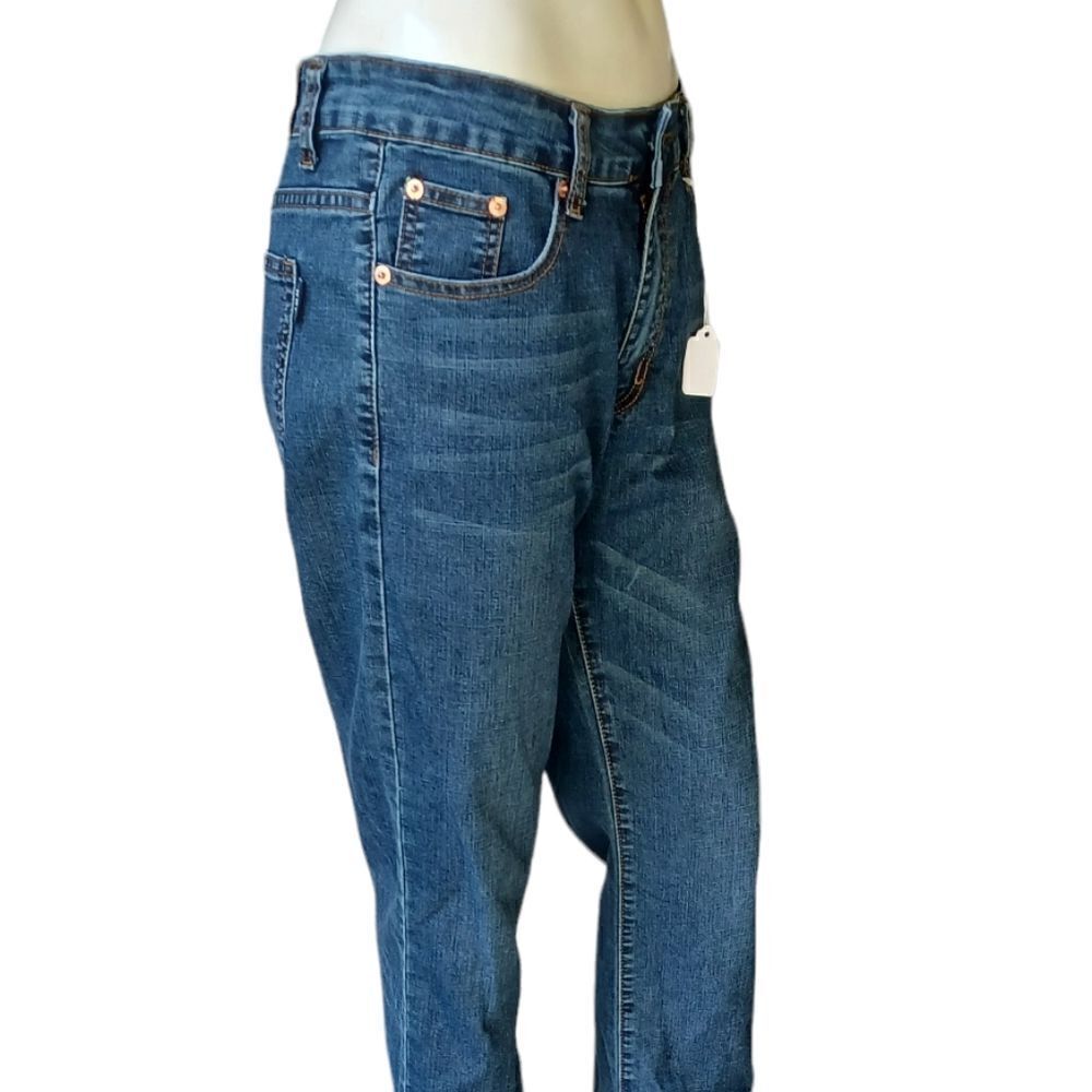 680922...Fashion Jeans Size 32, W30" 31"Inseam 10"Rise
