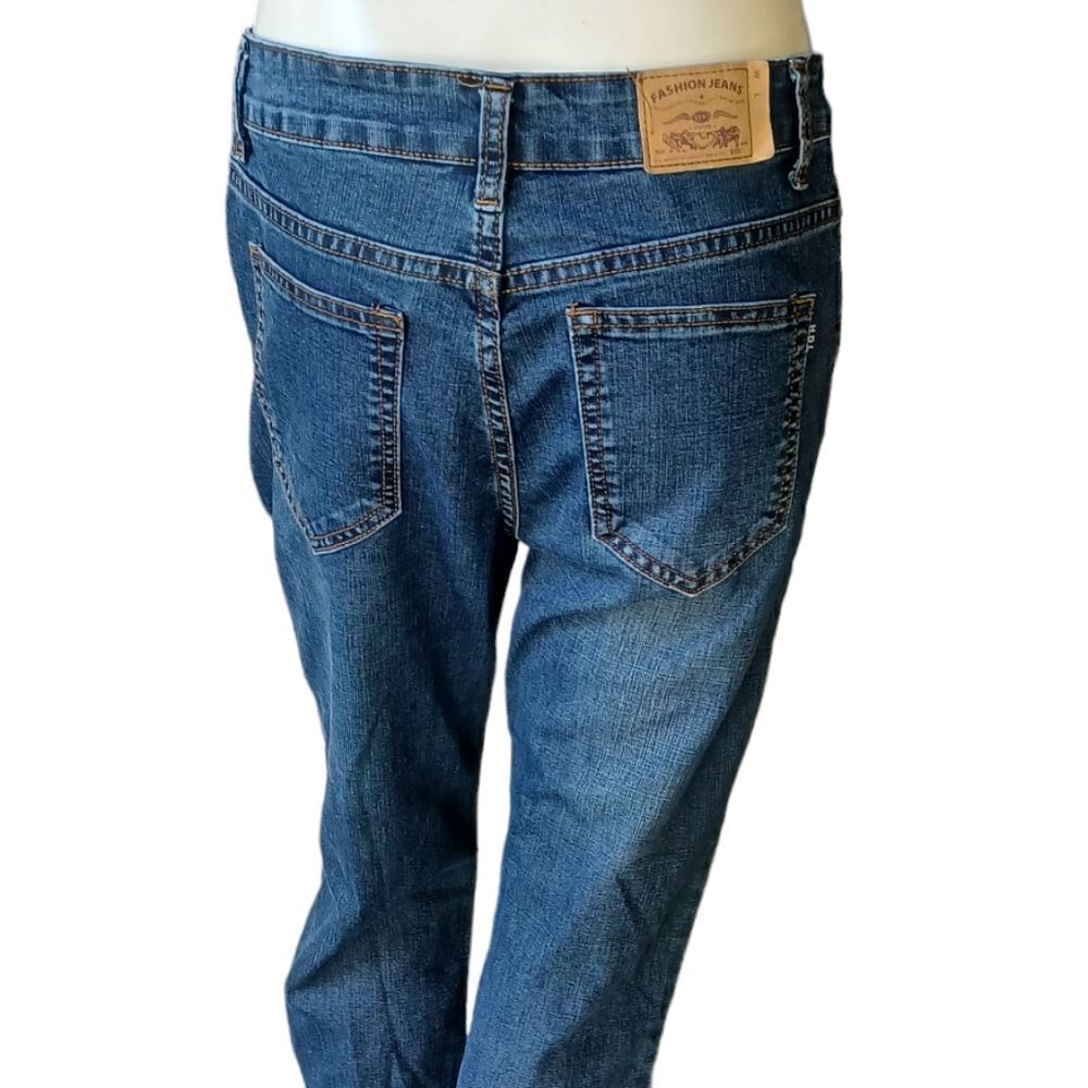 680922...Fashion Jeans Size 32, W30" 31"Inseam 10"Rise