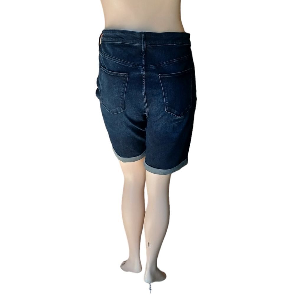 663442....Universal Thread Denim Shorts Size 18WR, 38" Waist 8" Inseam 10" Rise