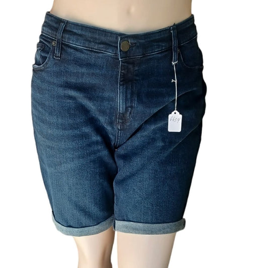 663442....Universal Thread Denim Shorts Size 18WR, 38" Waist 8" Inseam 10" Rise