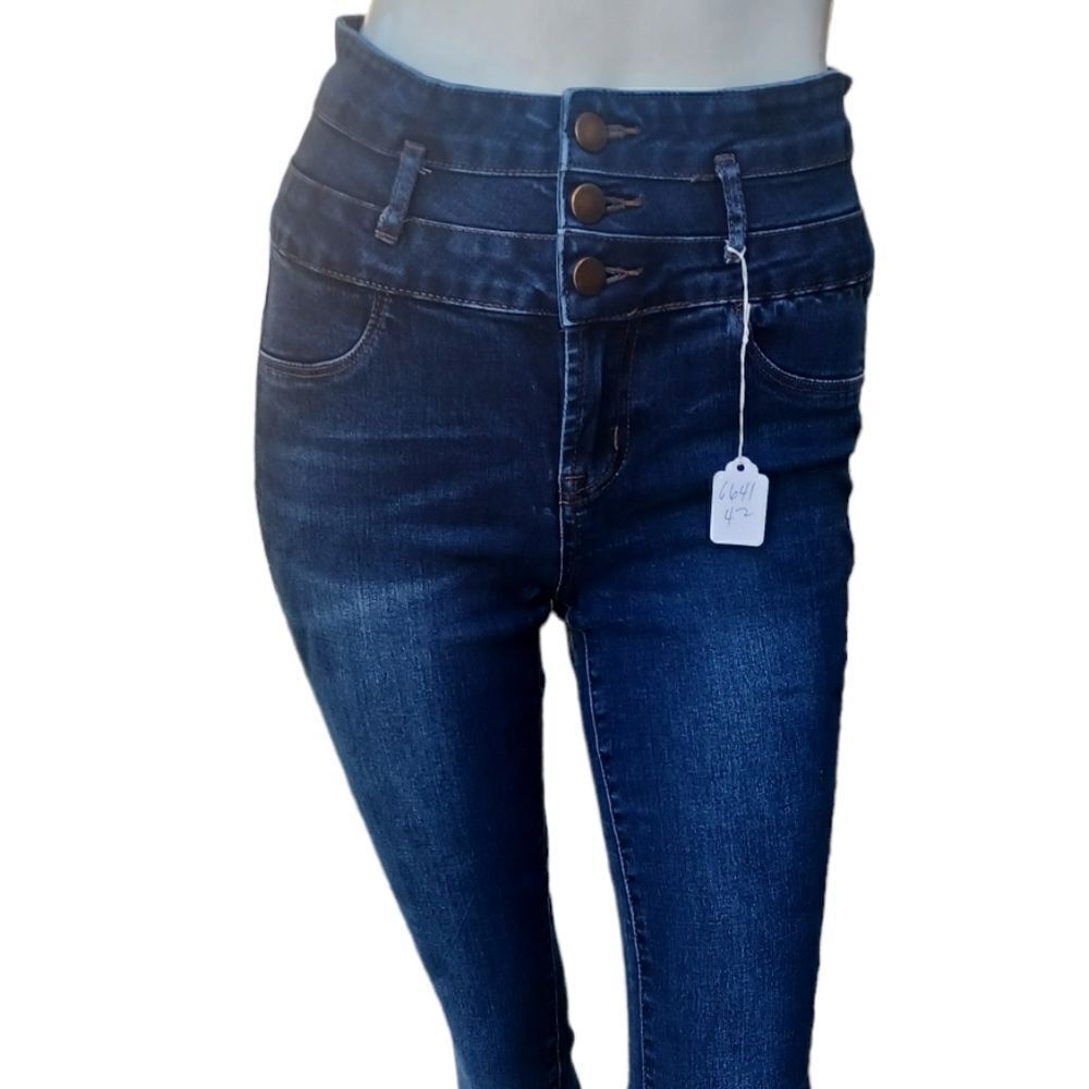 664142.....Refuge Skinny Jeans Size 6, W24" 27"Inseam 10"Rise
