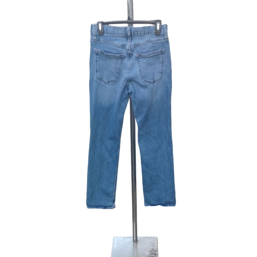 665242....Old Navy Straight leg Jeans Size 28X30, 9"Rise