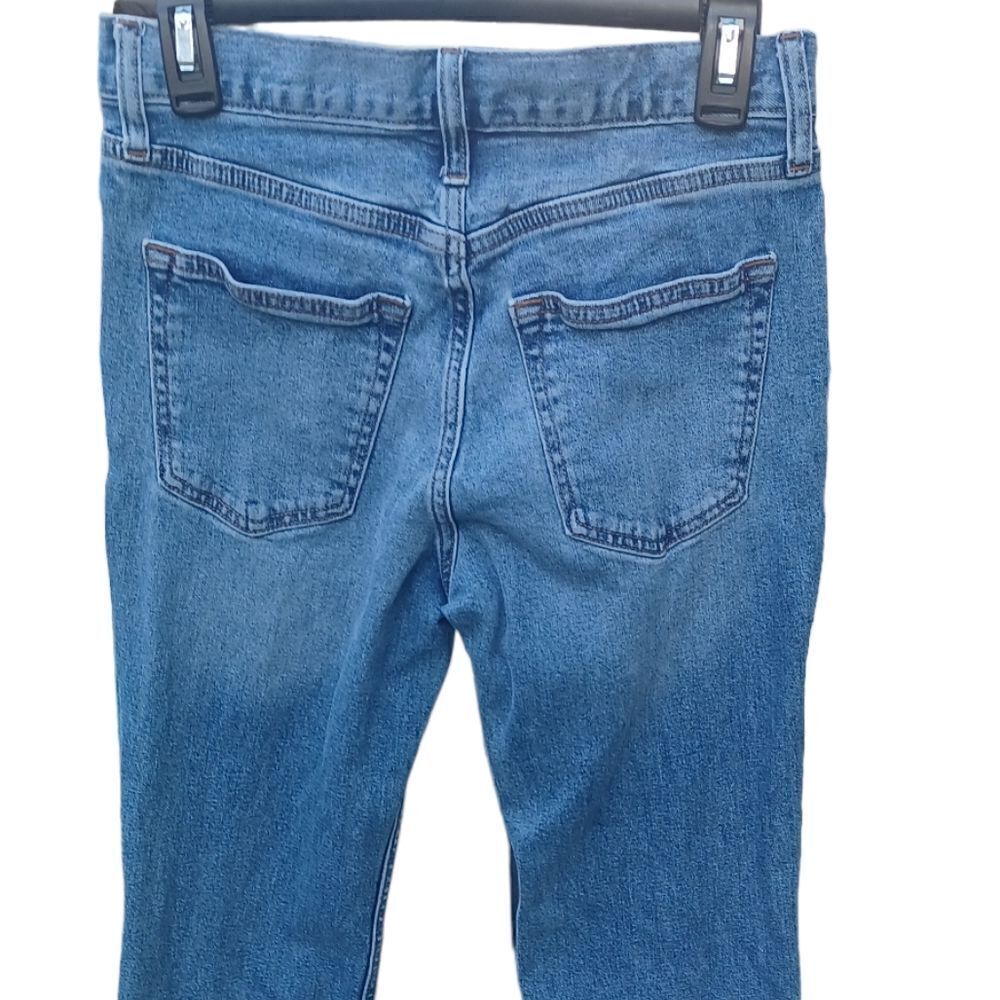 665242....Old Navy Straight leg Jeans Size 28X30, 9"Rise