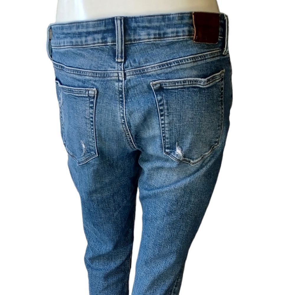 68014....Lucky Brand Straight leg Jeans Size 8/29, 8"Rise