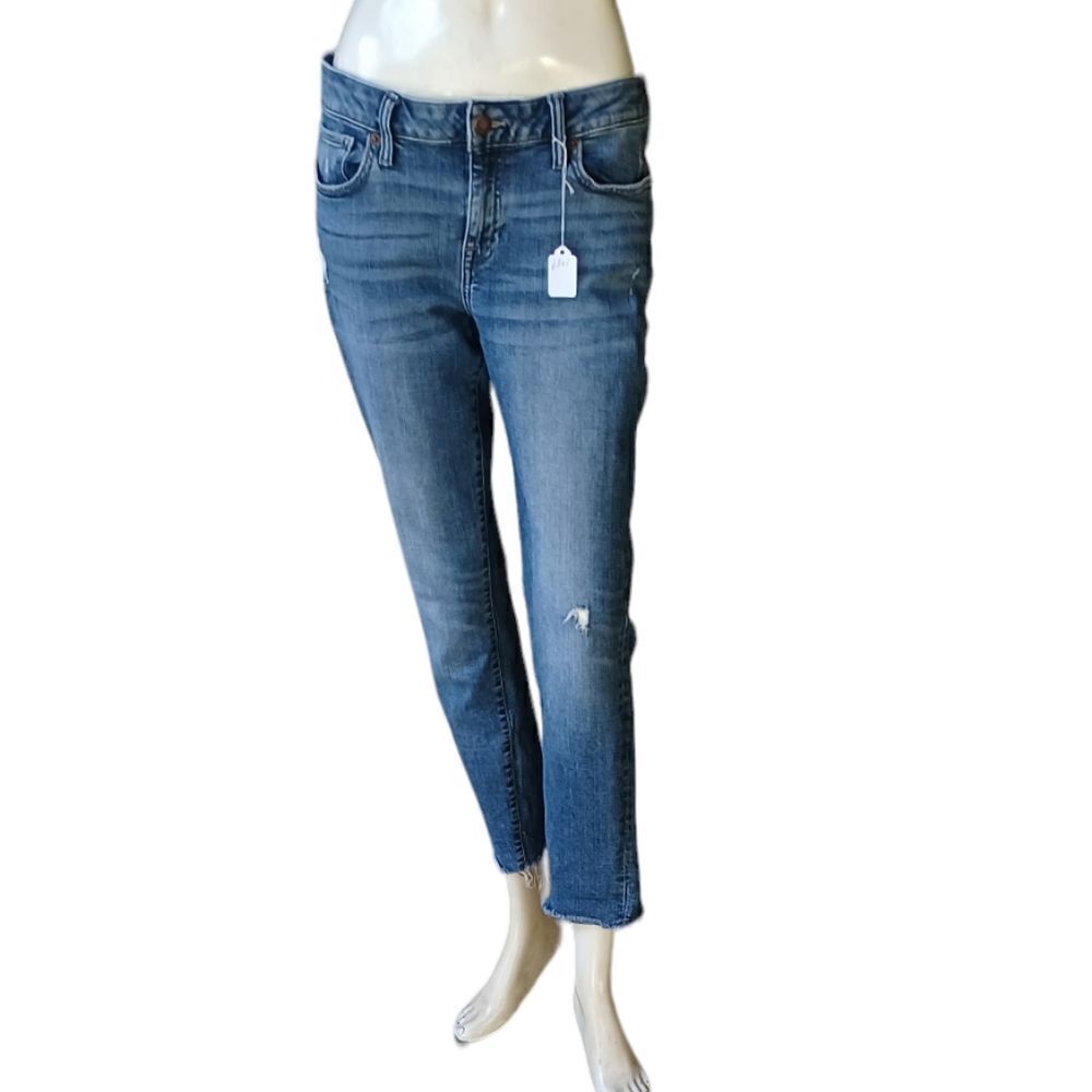 68014....Lucky Brand Straight leg Jeans Size 8/29, 8"Rise