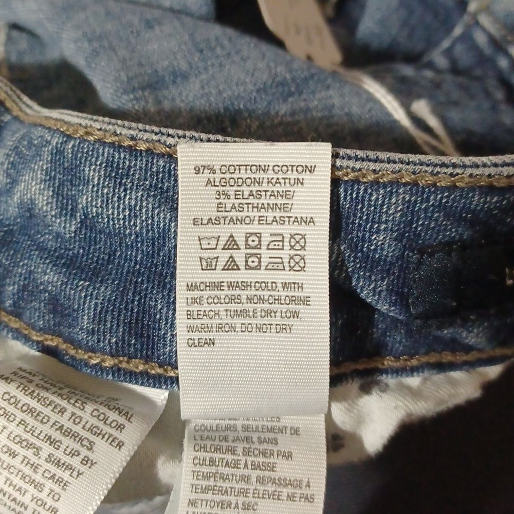 68014....Lucky Brand Straight leg Jeans Size 8/29, 8"Rise