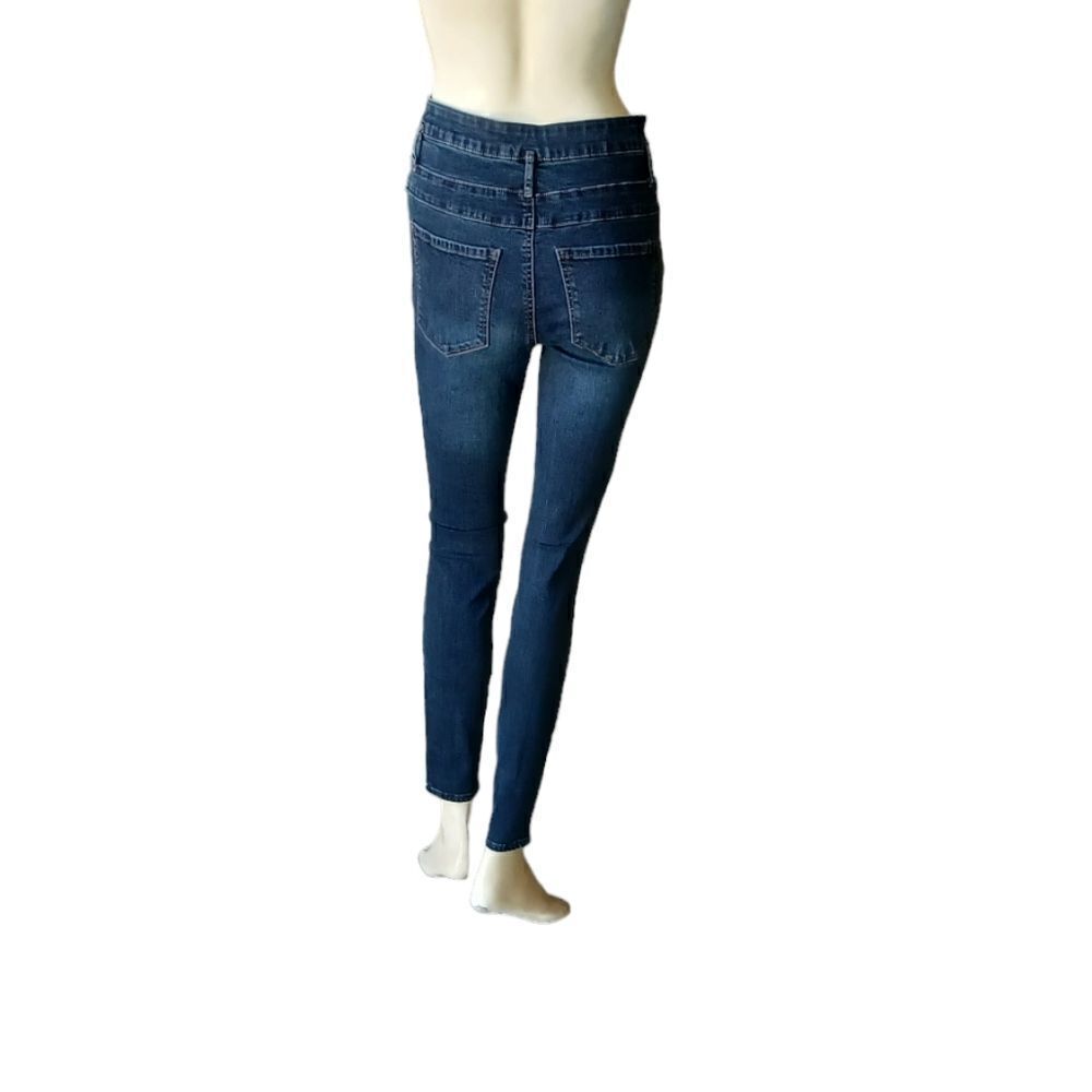 7003632....Refuge Skinny Jeans Size 4, W25" 27"Inseam  10"Rise