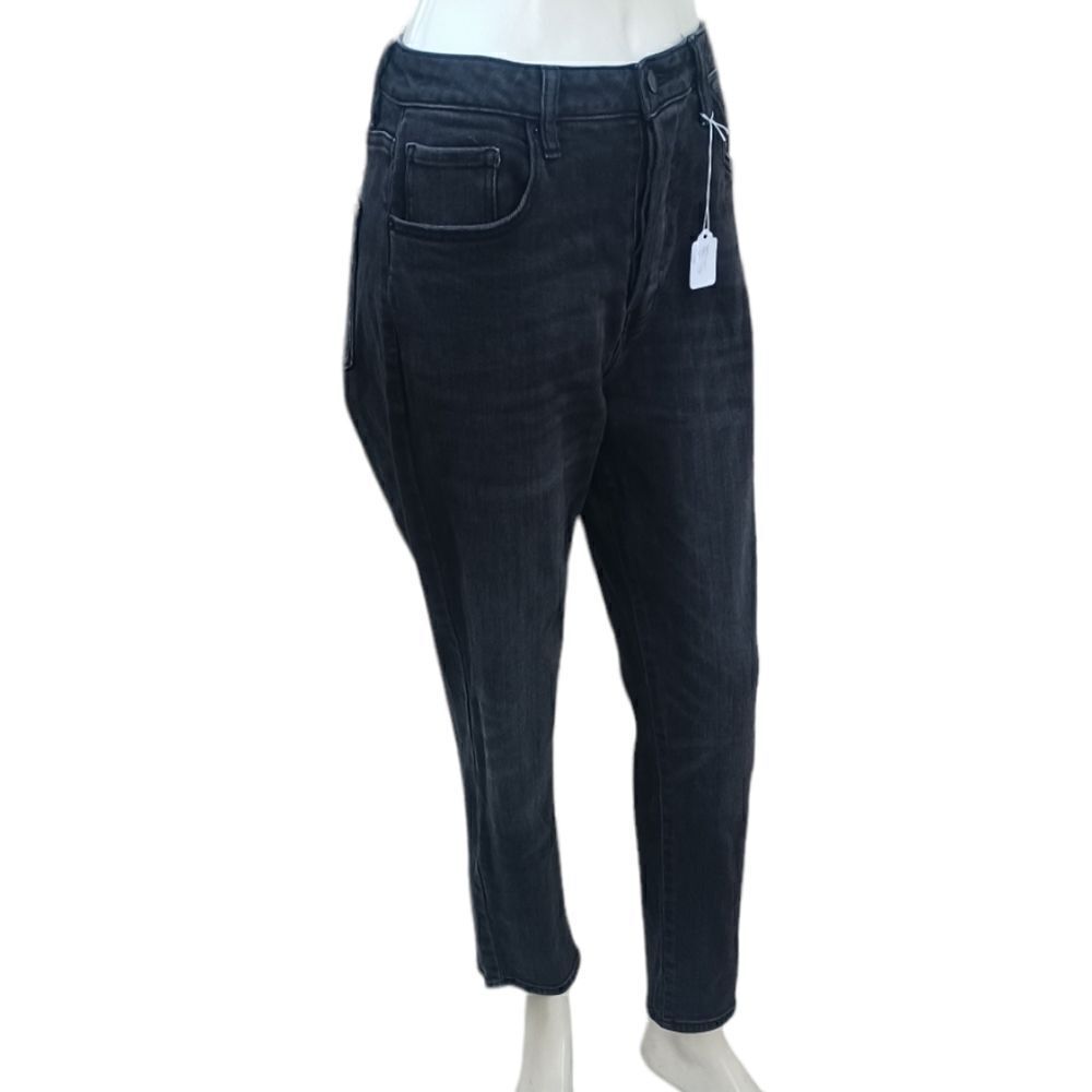 659841....Fashion Nova Straight leg Jeans Size 29, W27" 26"Inseam 11"Rise
