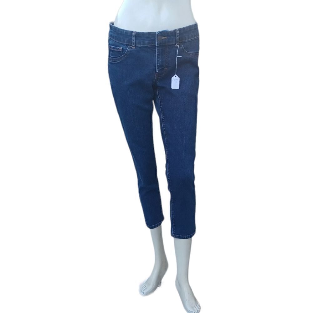 659141..Preowned Mossimo Skinny Crop Jeans Size 8, W30"  22"Inseam  7"Rise