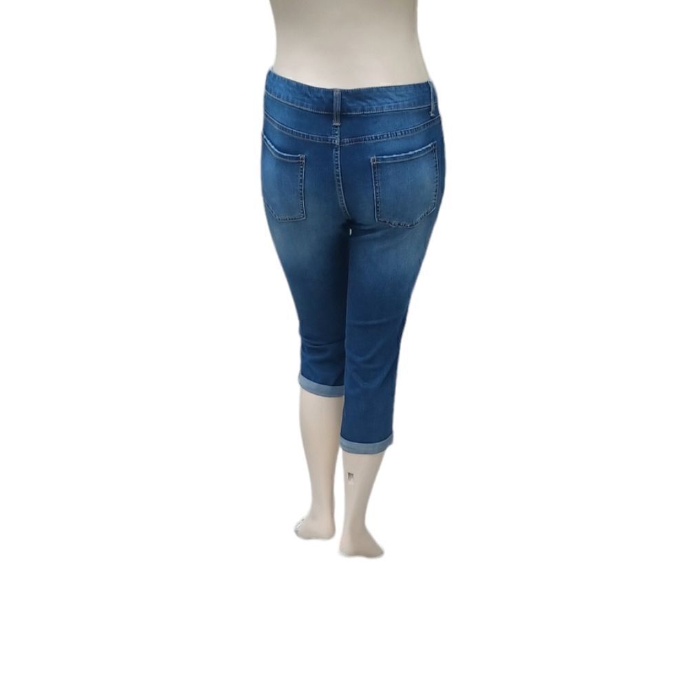 110222...Time and Tru Crop Jeans Size 14, W32" 19"Inseam  9"Rise