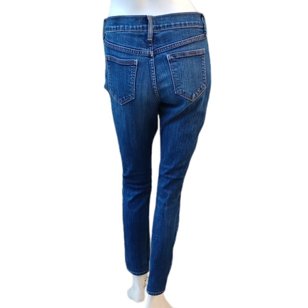 43019..Preowned Old Navy Sweetheart Jeans Size 2 Short,W26" 27"Inseam 8"Rise
