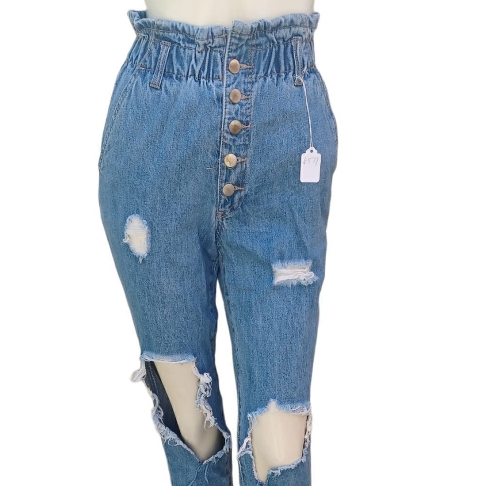 657734.....Forever21 Straight leg Jeans Size 24