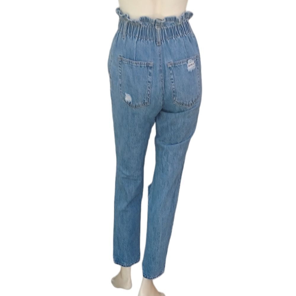 657734.....Forever21 Straight leg Jeans Size 24