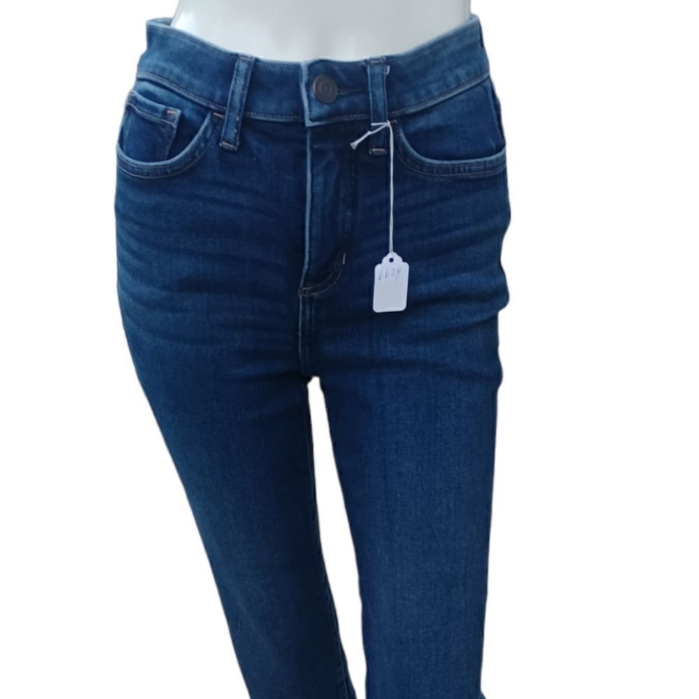 662441....LC Lauren Conrad Straight leg Jeans Size 0