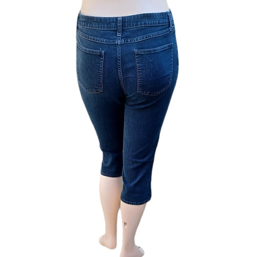 44001...Lee Riders Crop Jeans Size 38" Waist