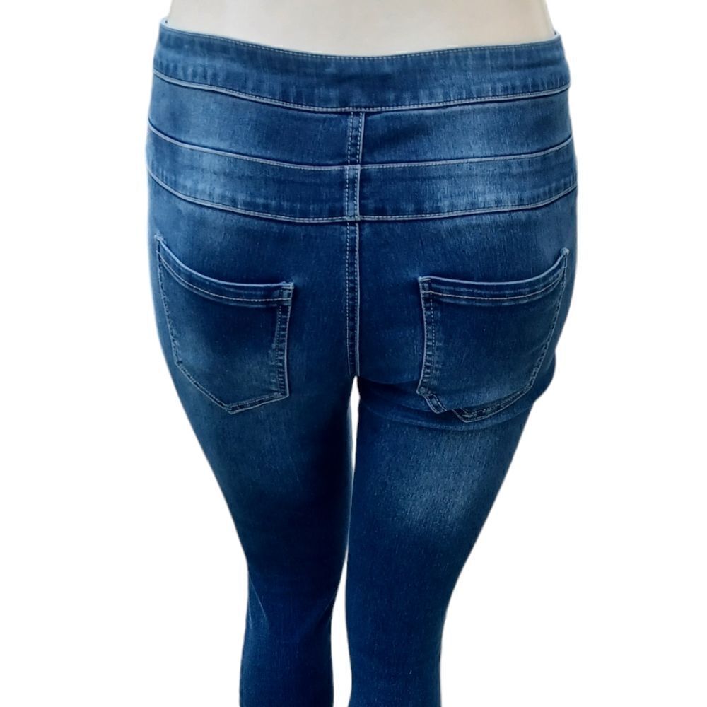 685546....Mudd Skinny Jeans Size 11, W32" 28"Inseam  10"Rise
