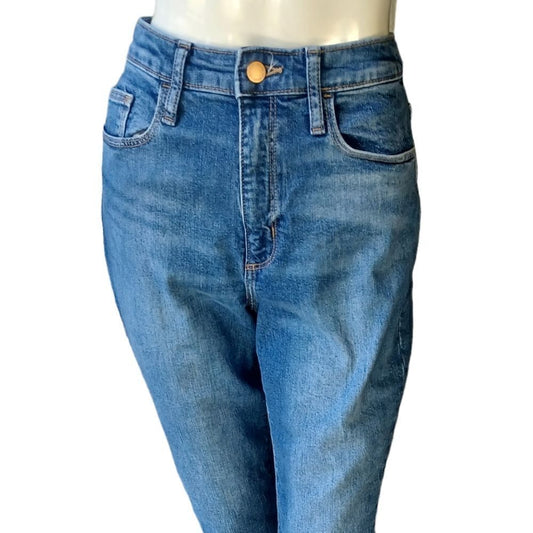694940....Universal Thread Straight leg Jeans Size 8R, 28"W 26" Inseam 10" Rise