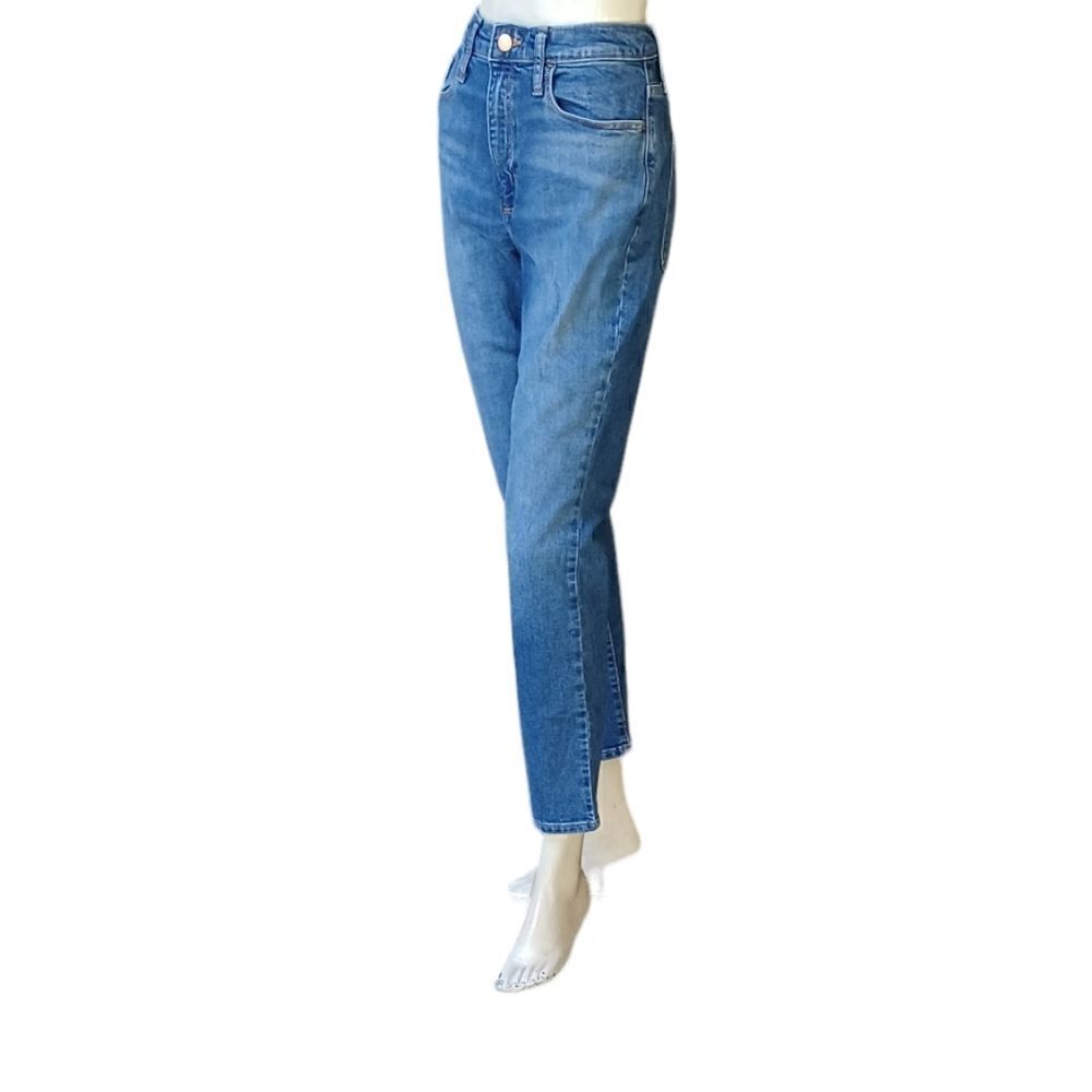 694940....Universal Thread Straight leg Jeans Size 8R, 28"W 26" Inseam 10" Rise