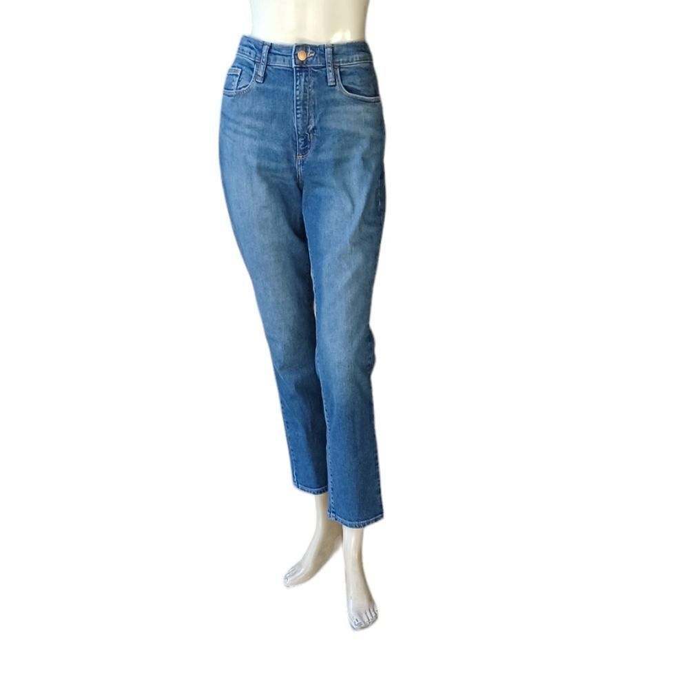 694940....Universal Thread Straight leg Jeans Size 8R, 28"W 26" Inseam 10" Rise