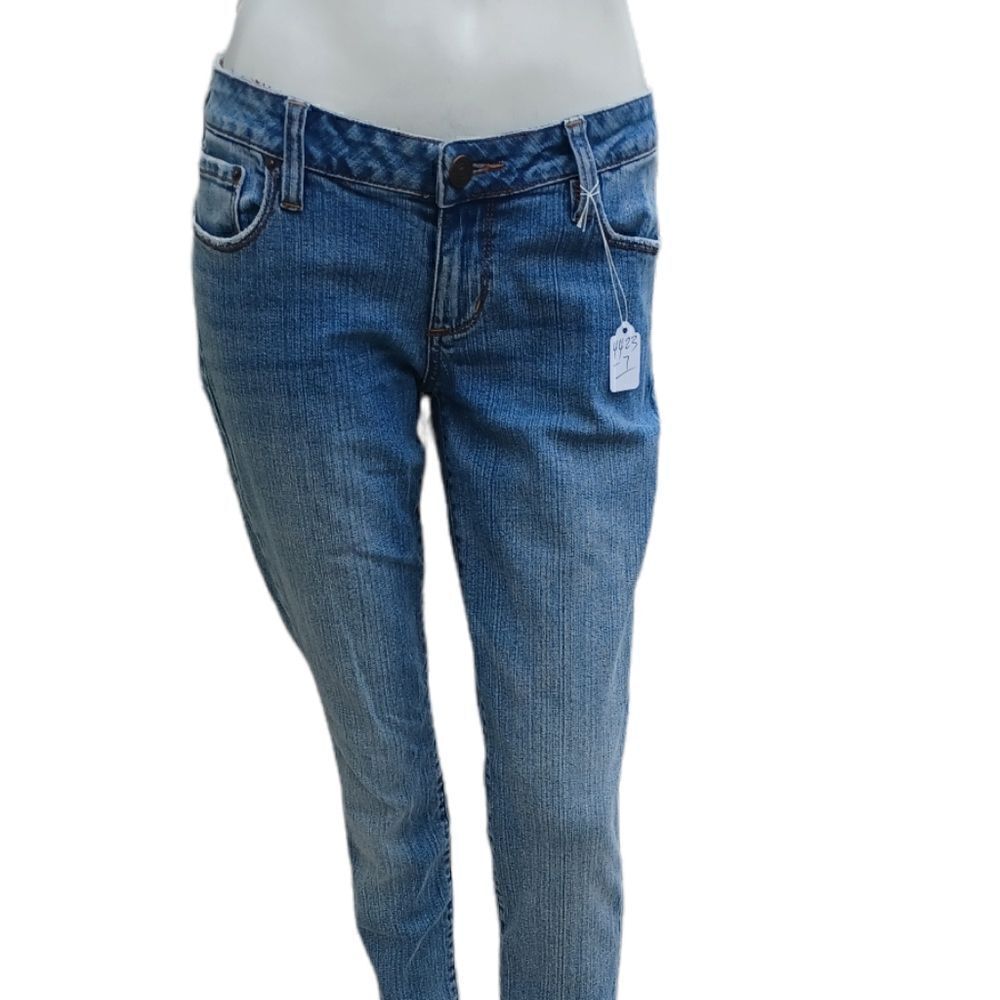 44237..Bullhead Skinny Jeans Size 7Short, 30" Waist 28" Inseam 7" Rise