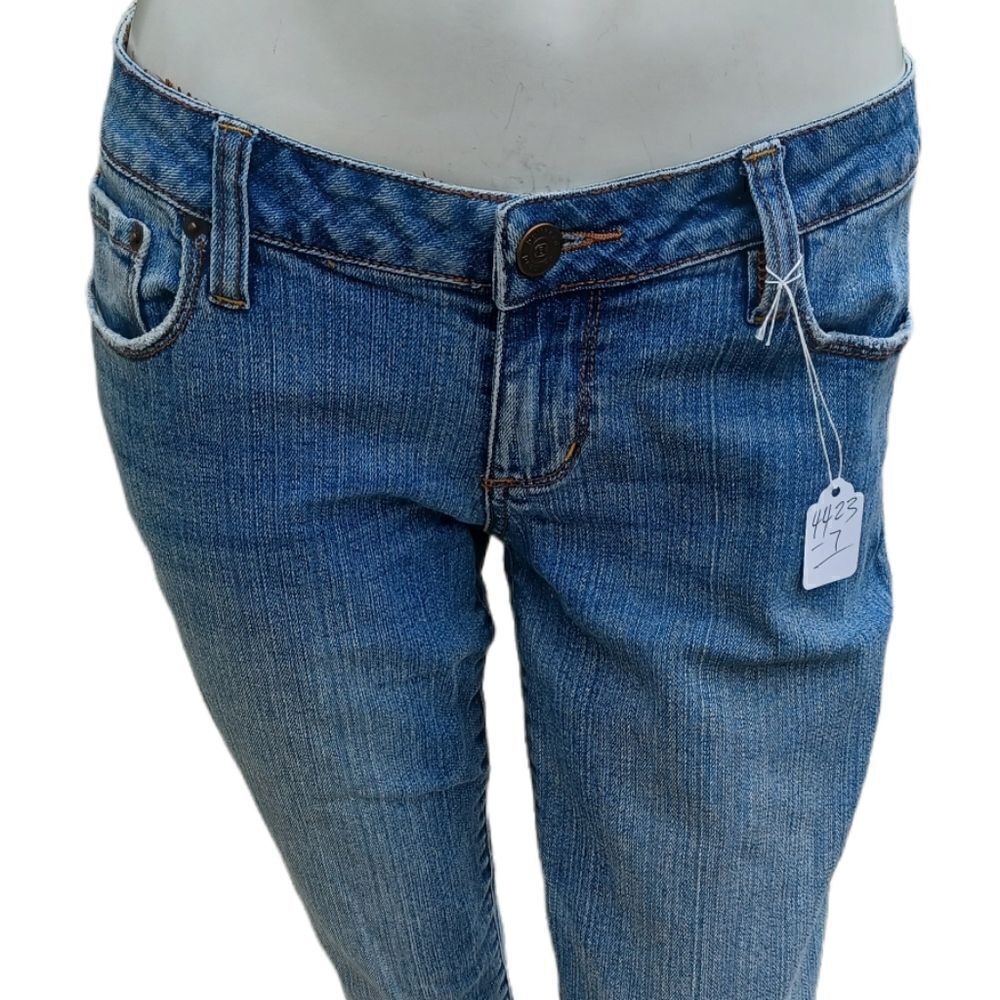 44237..Bullhead Skinny Jeans Size 7Short, 30" Waist 28" Inseam 7" Rise
