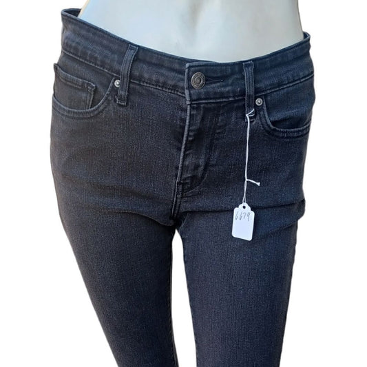 667943....Levi's 711 Skinny Jeans Size 28