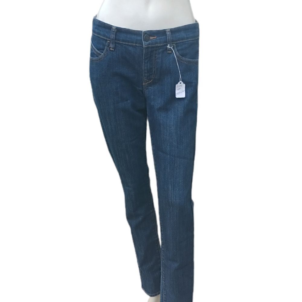 20245...Old Navy Diva Bootcut Jeans Size 4R, W30" 29"Inseam  8"Rise