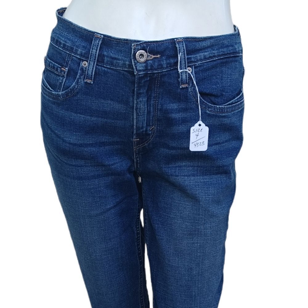 43235...Levis Crop Jeans Size 4 Cuffed