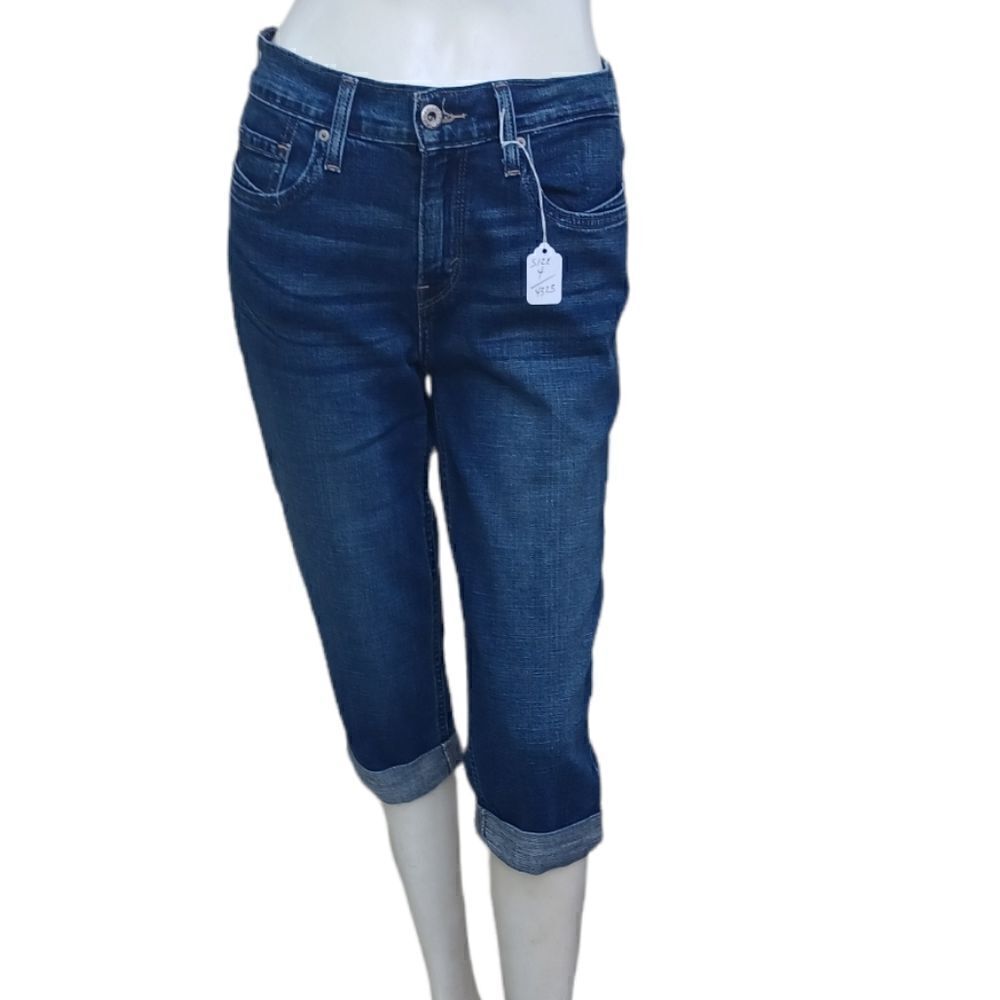 43235...Levis Crop Jeans Size 4 Cuffed