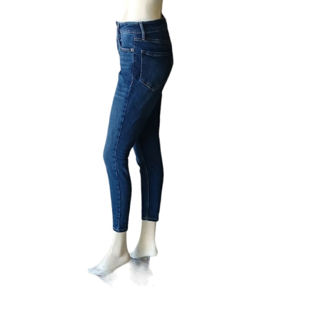 Sku# 7003117.....Old Navy Skinny Jeans Size 6P W26" 25"Inseam 9"Rise