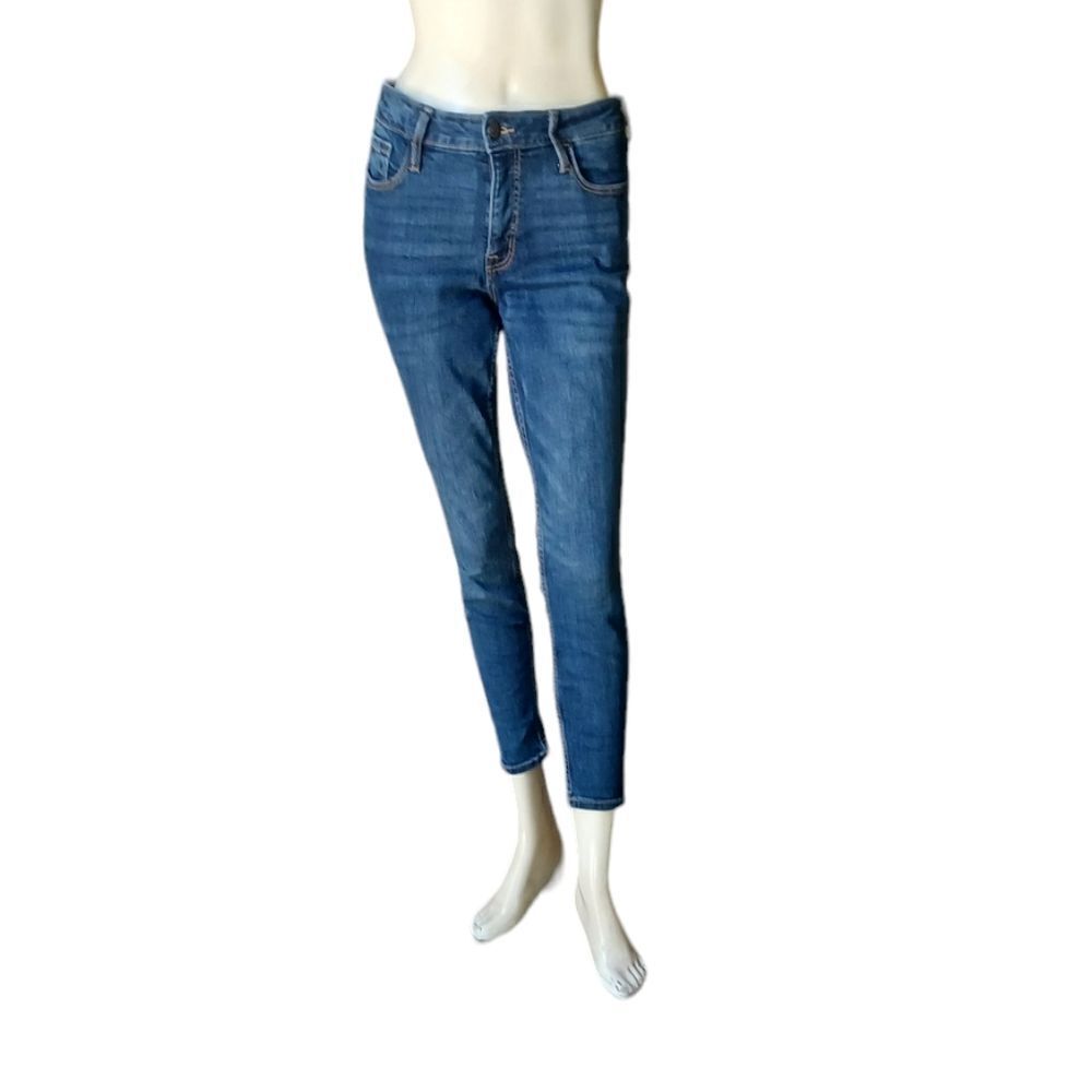 Sku# 7003117.....Old Navy Skinny Jeans Size 6P W26" 25"Inseam 9"Rise
