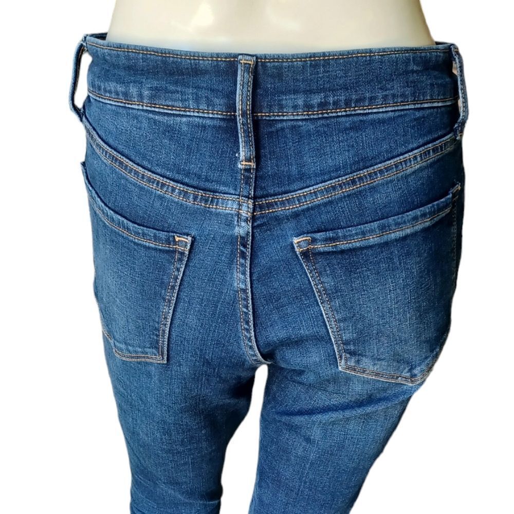 Sku# 7003117.....Old Navy Skinny Jeans Size 6P W26" 25"Inseam 9"Rise