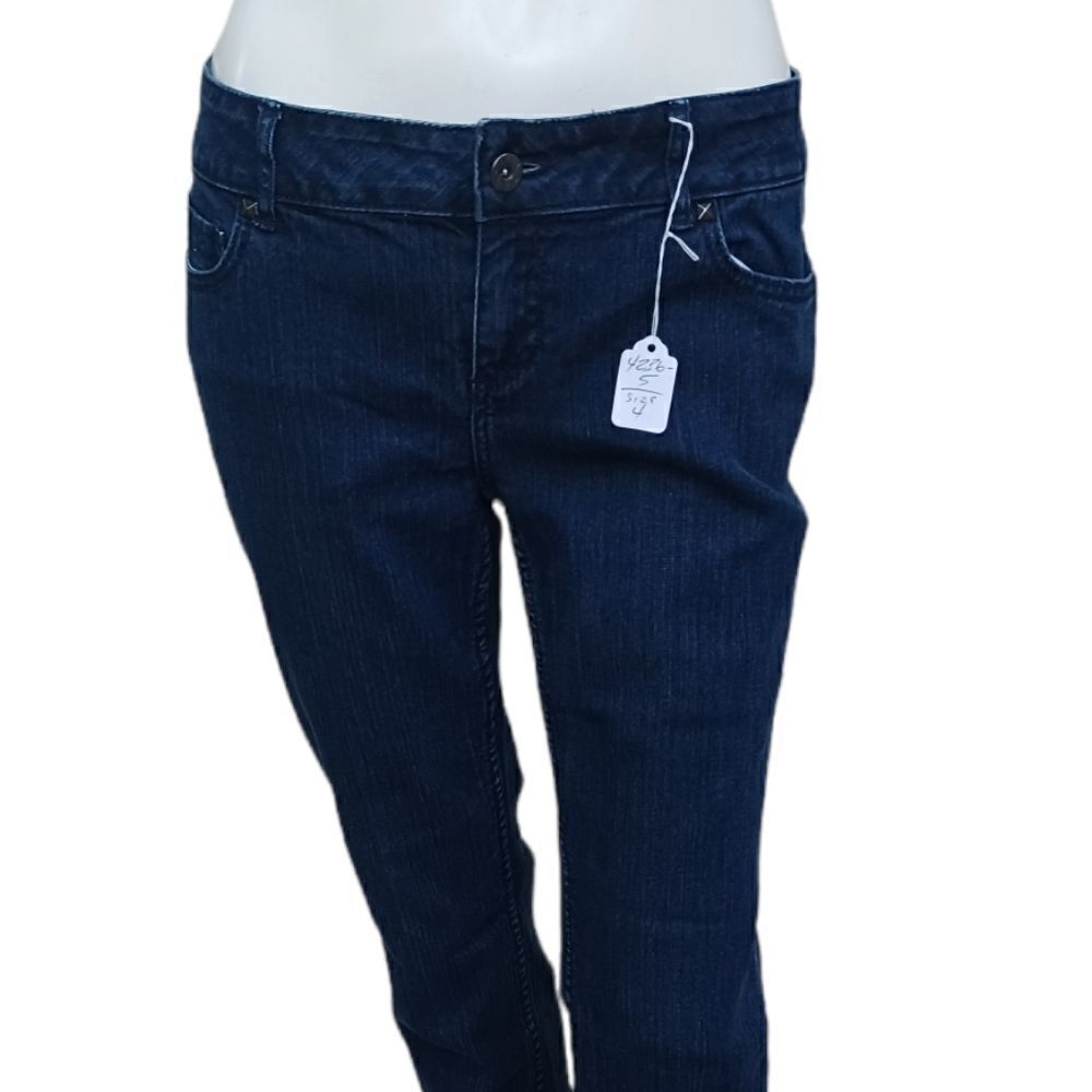42365.... Simply Vera Straight leg Jeans Size 4