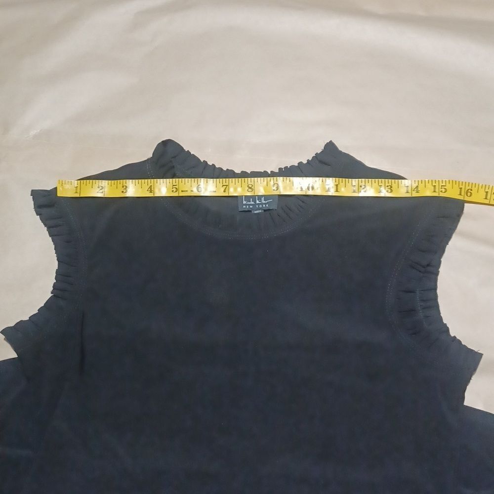 4178....Nicole Miller Black Sleeveless Top Size Medium