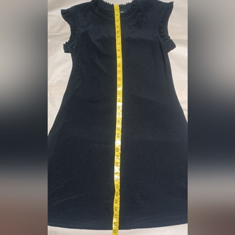 4178....Nicole Miller Black Sleeveless Top Size Medium