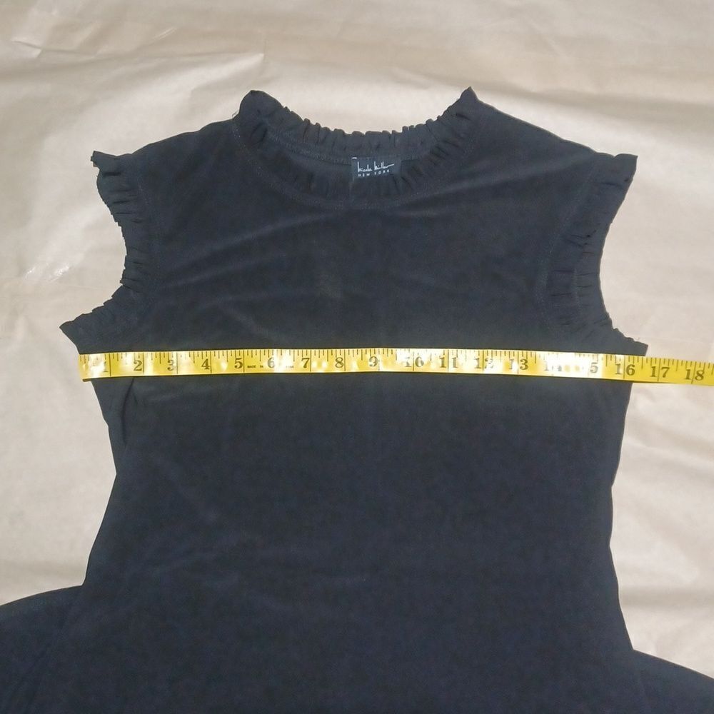 4178....Nicole Miller Black Sleeveless Top Size Medium