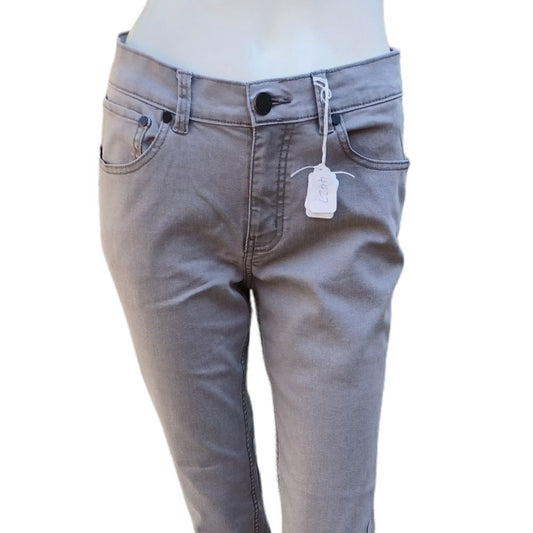 44271....RSQ Super Skinny Jeans Size 18JR W28" 26Inseam  8 1/2" Rise