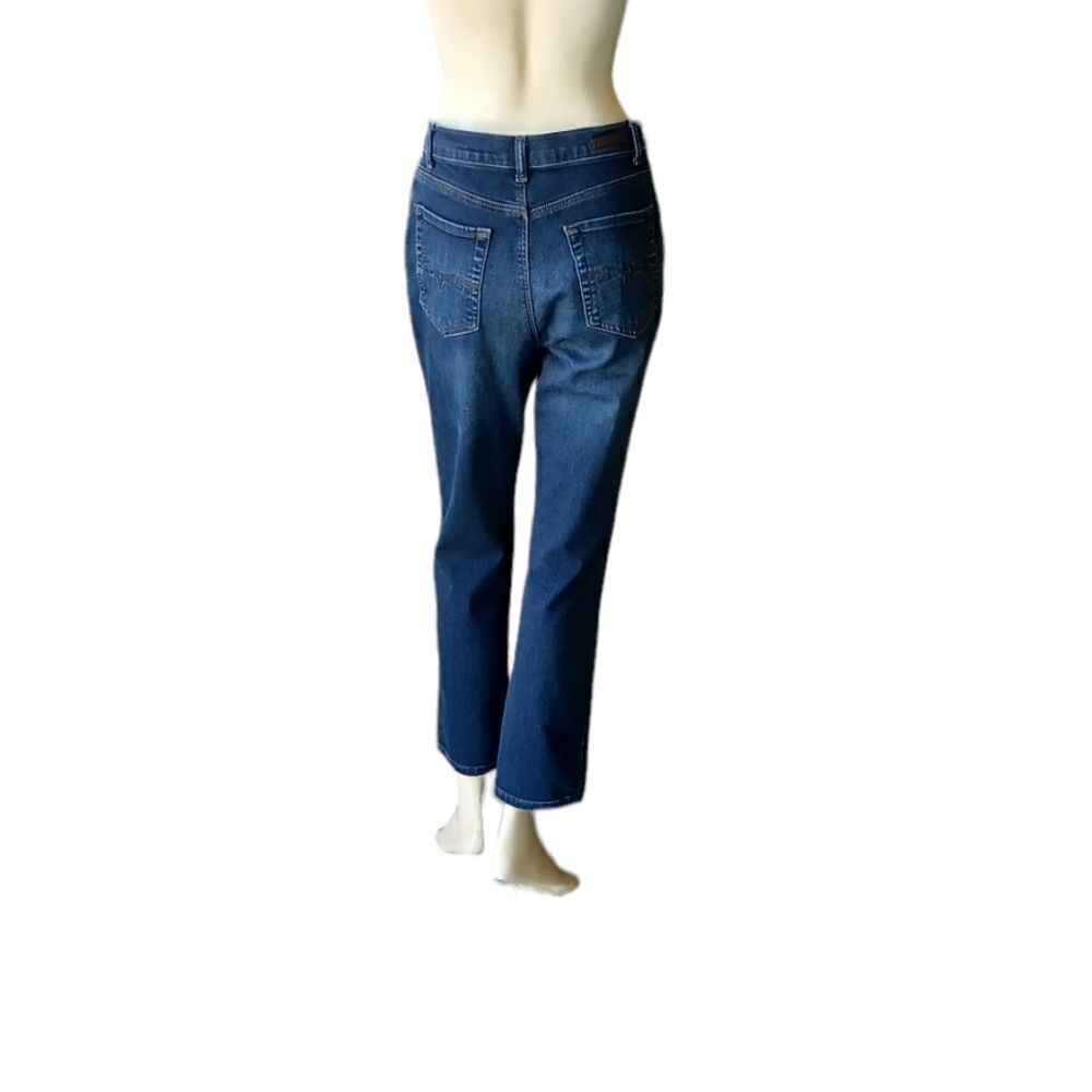 7003432.Lee Classic Fit Straight leg Jeans Size 6P W28" 26 1/2"Inseam 9 1/2"Rise