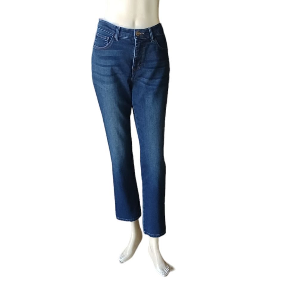 7003432.Lee Classic Fit Straight leg Jeans Size 6P W28" 26 1/2"Inseam 9 1/2"Rise