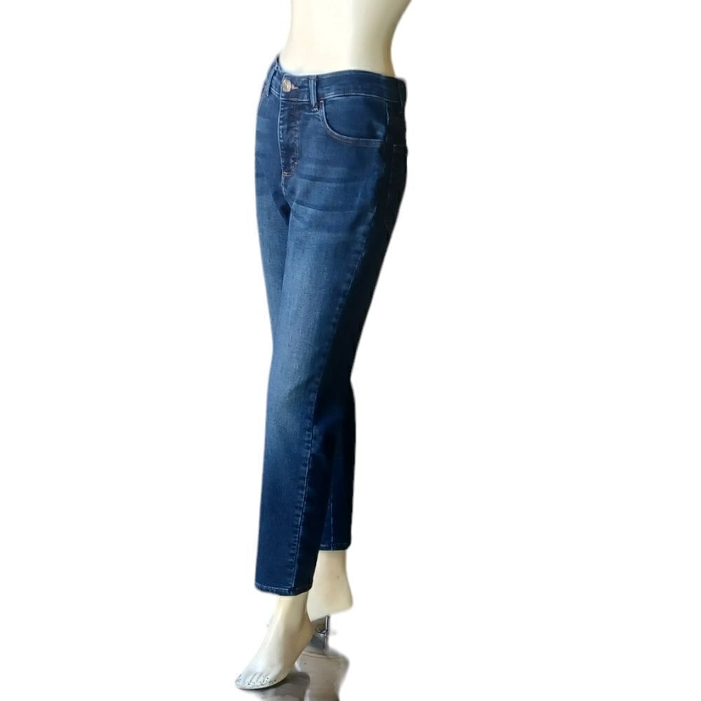 7003432.Lee Classic Fit Straight leg Jeans Size 6P W28" 26 1/2"Inseam 9 1/2"Rise