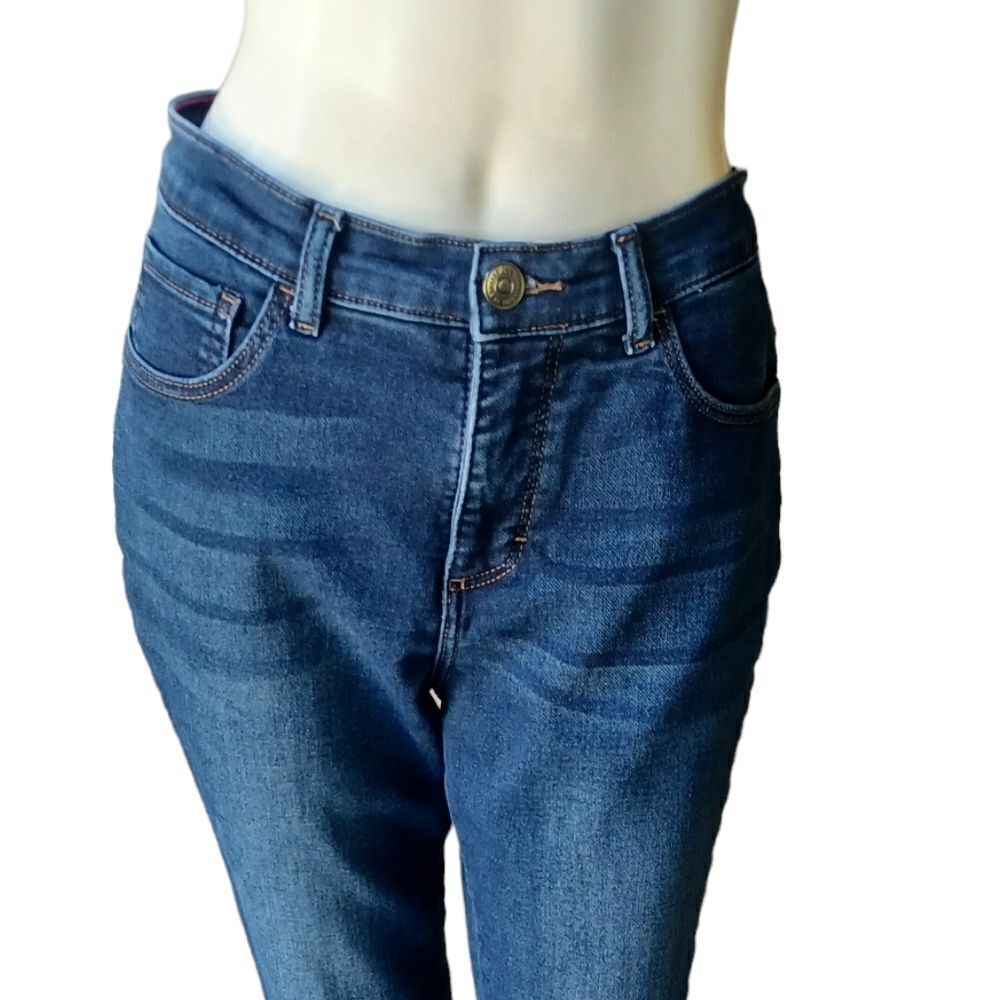 7003432.Lee Classic Fit Straight leg Jeans Size 6P W28" 26 1/2"Inseam 9 1/2"Rise